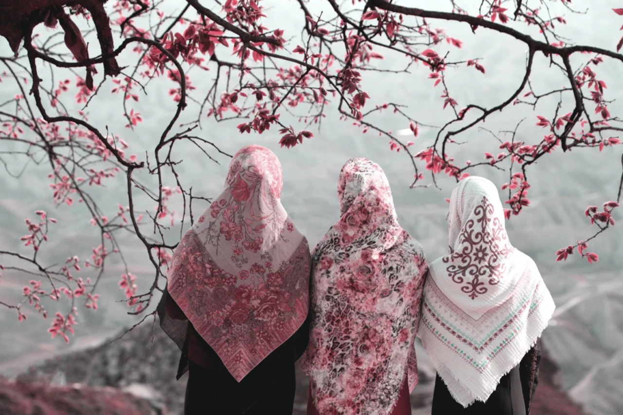ست کردن لباس عید با شال و روسری؛ راهنمای کامل برای ظاهری خاص در نوروز